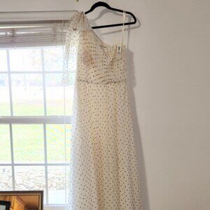 Eliza J White and Gold gown